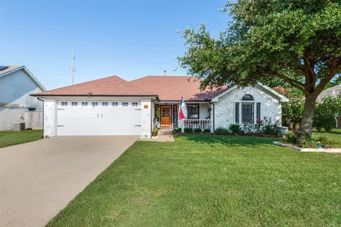 557 Valarie Ln, Midlothian, TX 76065