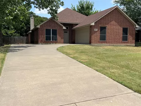 824 Linda Dr, Joshua, TX 76058