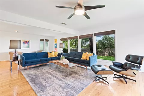 9307 Crestedge Dr, Dallas, TX 75238