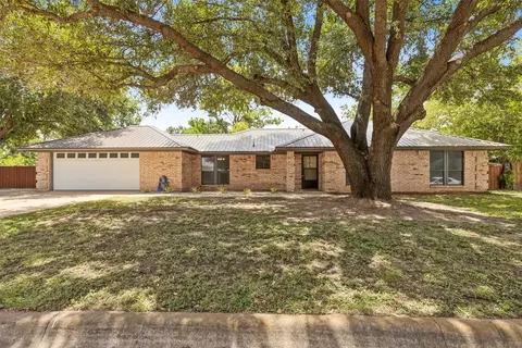 111 Wheeler St, Glen Rose, TX 76043