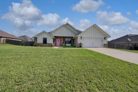 353 Smith Cir, Lindale, TX 75771