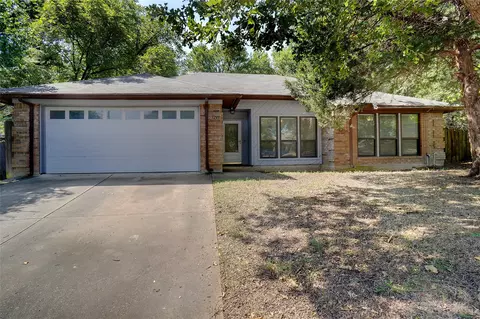 3209 Carson Ct, Arlington, TX 76017