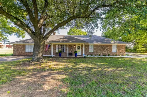 705 E Woodland St, Collinsville, TX 76233