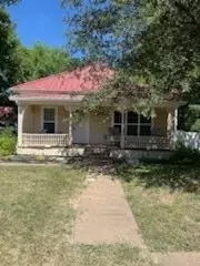 201 Butler St, Trenton, TX 75490