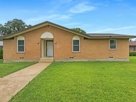 1605 Meadow Way, Garland, TX 75042