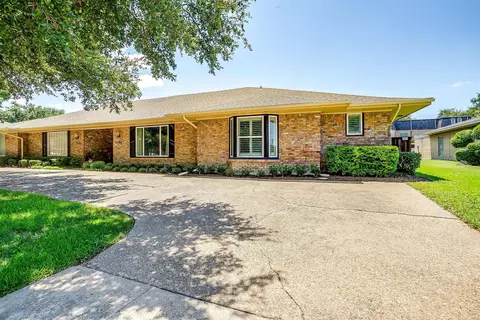 3200 Overton Park Dr W, Fort Worth, TX 76109