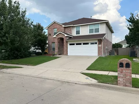 1105 Nighthawk Rd, Fort Worth, TX 76108