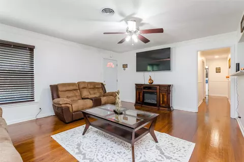 116 E Oak Dr, Hurst, TX 76053 photo 6