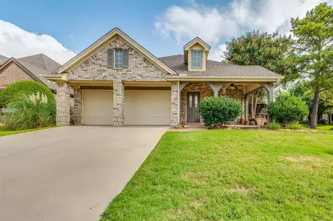 401 Cosbie Ct, Irving, TX 75063
