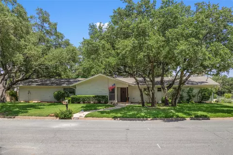 802 Oakpark Dr, Brownwood, TX 76801