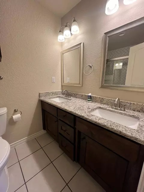 Bath - 2718 Monroe St, Commerce, TX 75428 photo 1 of 3