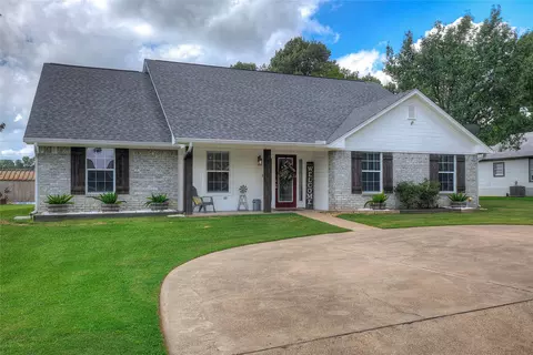 726 E Texas St, Van, TX 75790