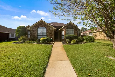 1318 Blue Jay Dr, Lewisville, TX 75077