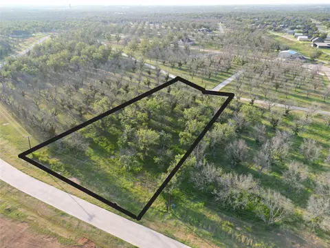 8428 W Landings Rd, Granbury, TX 76049