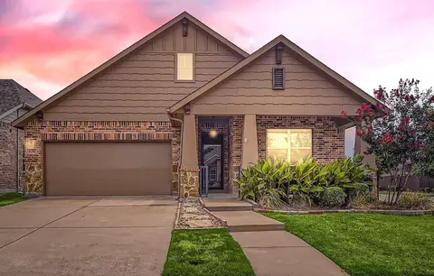 820 Hayden Ln, Savannah, TX 76227
