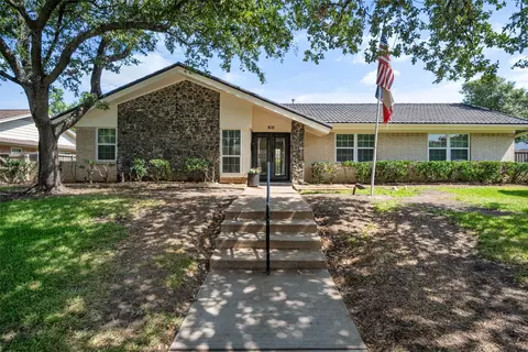 810 Cambridge Pl, Grand Prairie, TX 75051
