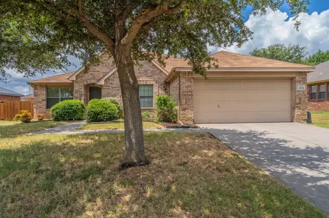 3505 Hermalinda Dr, Denton, TX 76207