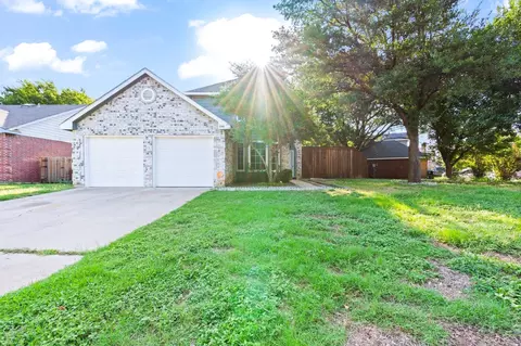 8441 Cloverglen Ln, Fort Worth, TX 76123