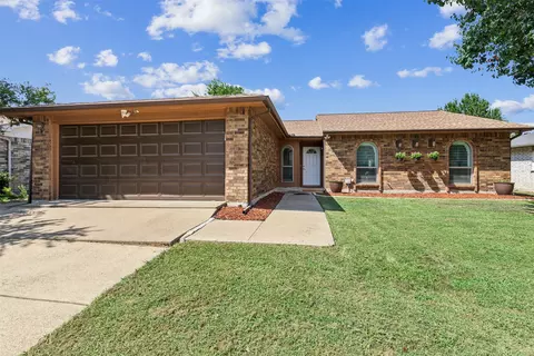 4033 Longstraw Dr, Fort Worth, TX 76137