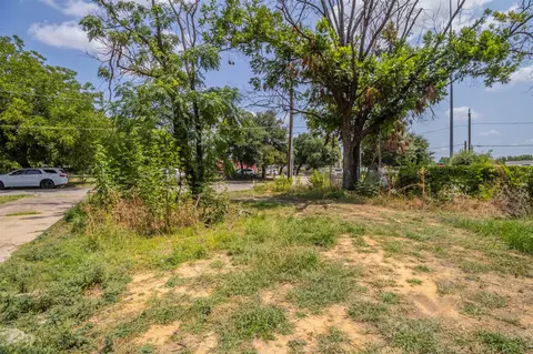 210 W Suffolk Ave, Dallas, TX 75208