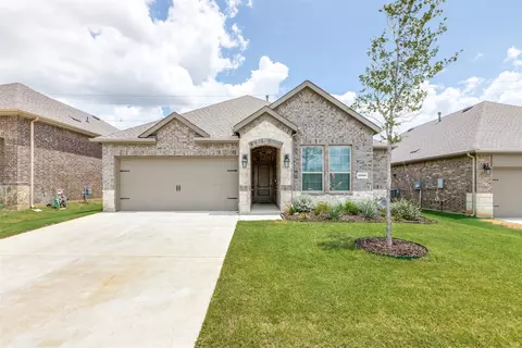 2906 Moccasin Ln, Aubrey, TX 76227