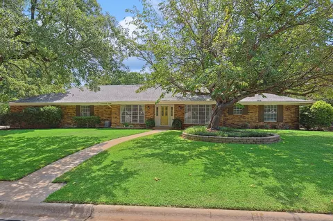 119 Ridgecrest Cir, Denton, TX 76205