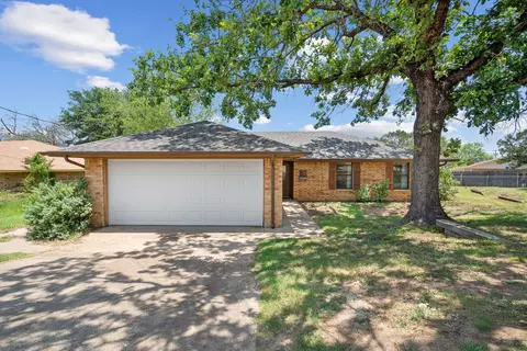 600 Heritage Trl, Granbury, TX 76048
