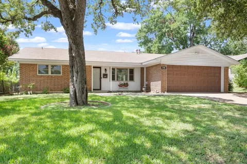 1706 Brooks Dr, Arlington, TX 76012