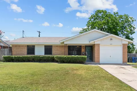 1225 Trellis Dr, Garland, TX 75040