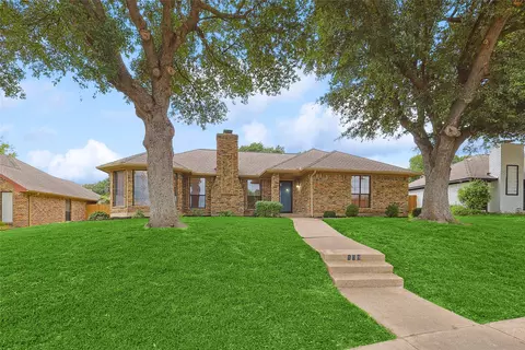 109 S Beltwoods Dr, Desoto, TX 75115