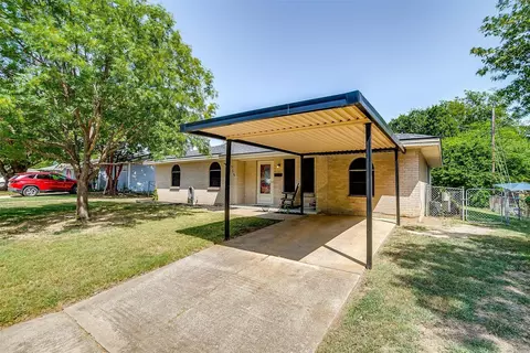 213 Taylor St SW, Burleson, TX 76028