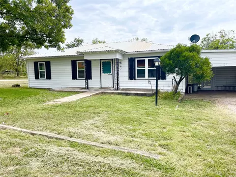 914 N Kirk St, Hico, TX 76457