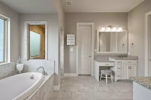 Bath - 1616 Fireside Trl, Celina, TX 75009 photo 2 of 6