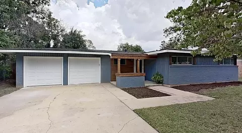 2108 12th St, Brownwood, TX 76801