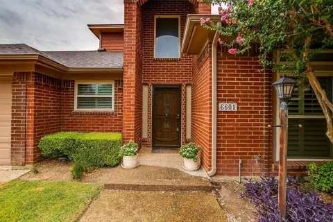 6601 Waterwood Trl, Benbrook, TX 76132
