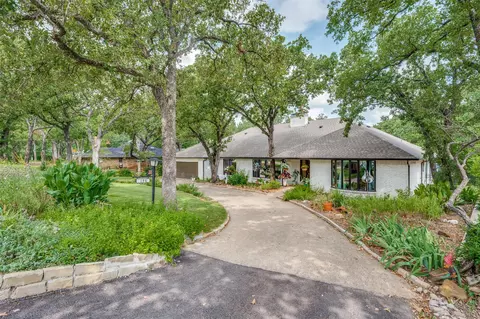 196 Lakeland Dr, Highland Village, TX 75077