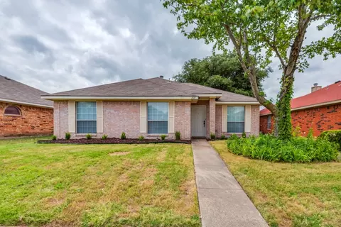 209 Rosewood Ln, Cedar Hill, TX 75104