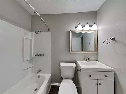 Bath - 3027 Baskin Dr, Lancaster, TX 75134 photo 1 of 3
