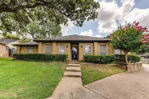 2633 Sunlight Dr, Arlington, TX 76006