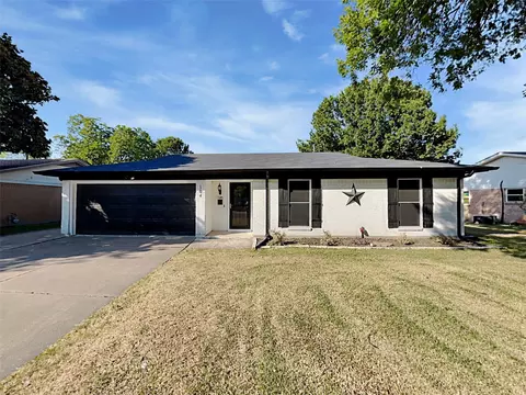 104 Jill Ann Dr, Burleson, TX 76028