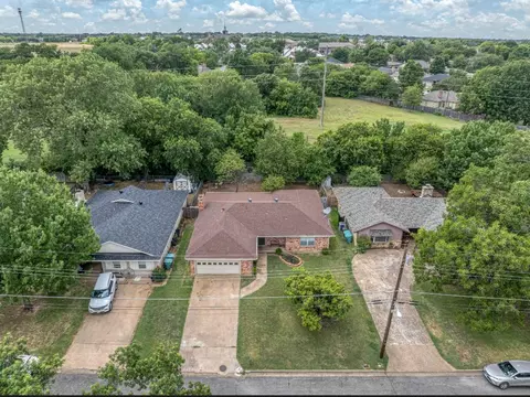 1520 Ridgeway Dr, Sherman, TX 75092