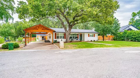 1511 Pecos Trail Ct, Granbury, TX 76048