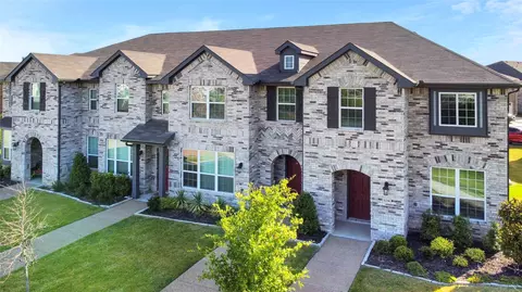 1236 Alamo Dr, Lewisville, TX 75077