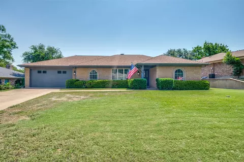 6767 Wilton Dr, Fort Worth, TX 76133