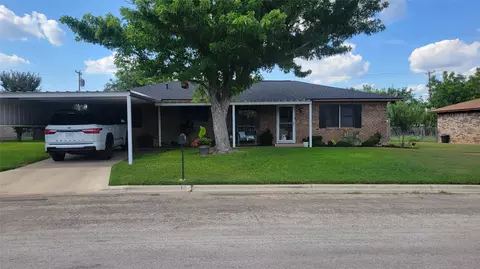 3920 Countryside Dr, Brownwood, TX 76801
