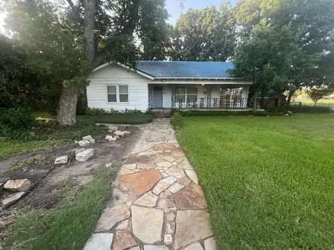 300 W Wilson Ave, Whitney, TX 76692