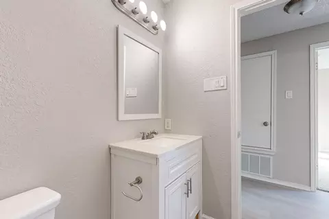 Bath - 1002 Planters Rd, Mesquite, TX 75149 photo 2 of 2