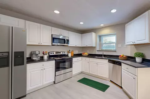 Kitchen - 1002 Planters Rd, Mesquite, TX 75149 photo 2 of 2