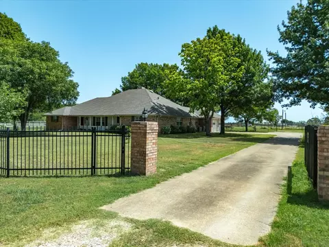219 Brown Rd, Ennis, TX 75119