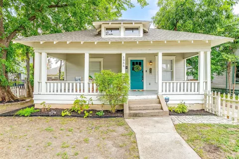 1954 Lipscomb St, Fort Worth, TX 76110